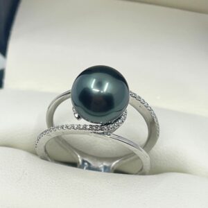10 mm Natural Tahitian Pearl and Diamond Ring